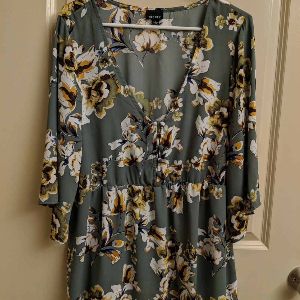 Torrid Size 1 Floral Blouse